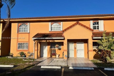 Condo in Hialeah, Florida, 2 bedrooms № 1969321 - photo 4