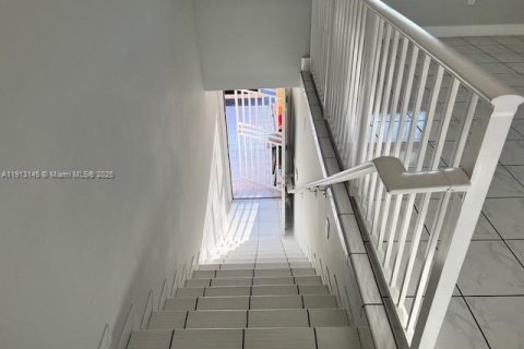 Condo in Hialeah, Florida, 2 bedrooms № 1969321 - photo 15