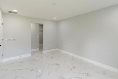 Снять в аренду виллу или дом в Лихай-Эйкерс, Флорида 3 спальни, № 1989422 - фото 14