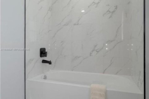 Снять в аренду виллу или дом в Лихай-Эйкерс, Флорида 3 спальни, № 1989422 - фото 17