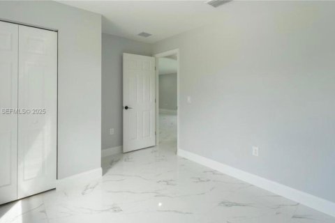 Снять в аренду виллу или дом в Лихай-Эйкерс, Флорида 3 спальни, № 1989422 - фото 7