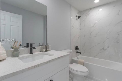 Снять в аренду виллу или дом в Лихай-Эйкерс, Флорида 3 спальни, № 1989422 - фото 9