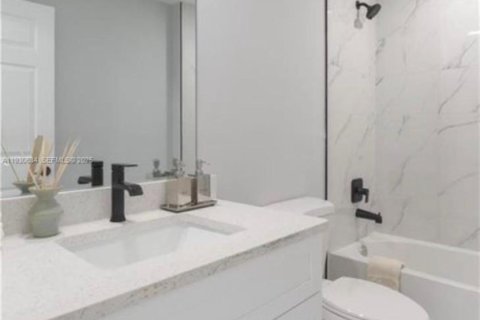 Снять в аренду виллу или дом в Лихай-Эйкерс, Флорида 3 спальни, № 1989422 - фото 15