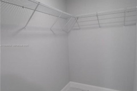 Снять в аренду виллу или дом в Лихай-Эйкерс, Флорида 3 спальни, № 1989422 - фото 13