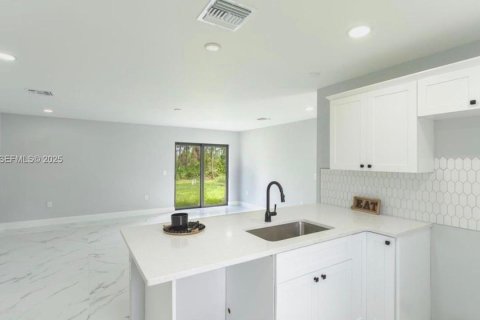 Снять в аренду виллу или дом в Лихай-Эйкерс, Флорида 3 спальни, № 1989422 - фото 6