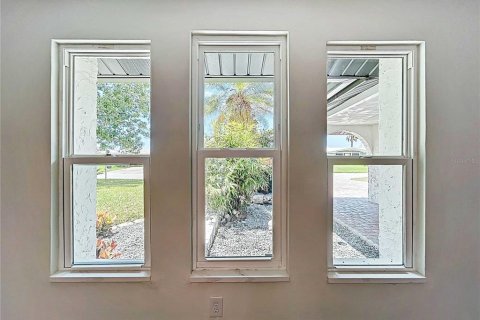 Villa ou maison à vendre à New Port Richey, Floride: 4 chambres, 223.71 m2 № 1873430 - photo 19