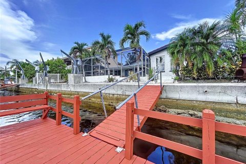 Villa ou maison à vendre à New Port Richey, Floride: 4 chambres, 223.71 m2 № 1873430 - photo 13