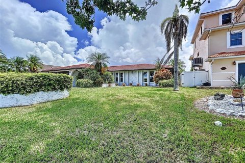 Villa ou maison à vendre à New Port Richey, Floride: 4 chambres, 223.71 m2 № 1873430 - photo 3