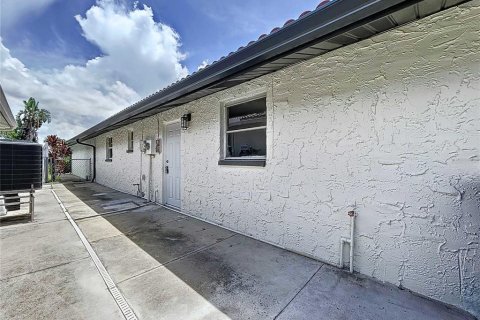 Villa ou maison à vendre à New Port Richey, Floride: 4 chambres, 223.71 m2 № 1873430 - photo 6