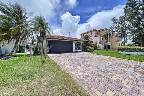 Villa ou maison à vendre à New Port Richey, Floride: 4 chambres, 223.71 m2 № 1873430 - photo 1