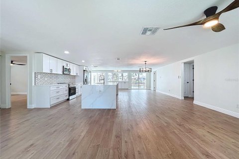 Villa ou maison à vendre à New Port Richey, Floride: 4 chambres, 223.71 m2 № 1873430 - photo 17