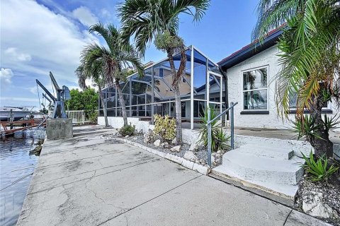 Villa ou maison à vendre à New Port Richey, Floride: 4 chambres, 223.71 m2 № 1873430 - photo 11