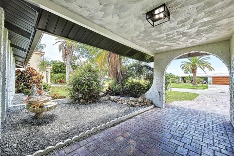 Villa ou maison à vendre à New Port Richey, Floride: 4 chambres, 223.71 m2 № 1873430 - photo 15