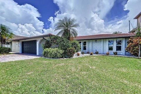 Villa ou maison à vendre à New Port Richey, Floride: 4 chambres, 223.71 m2 № 1873430 - photo 4