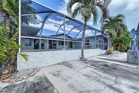 Villa ou maison à vendre à New Port Richey, Floride: 4 chambres, 223.71 m2 № 1873430 - photo 9