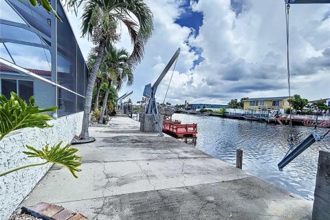 Villa ou maison à vendre à New Port Richey, Floride: 4 chambres, 223.71 m2 № 1873430 - photo 8
