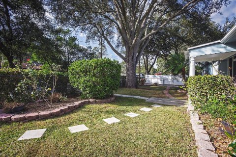 House in Seffner, Florida 4 bedrooms, 177.44 sq.m. № 2114172 - photo 4