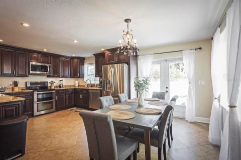 House in Seffner, Florida 4 bedrooms, 177.44 sq.m. № 2114172 - photo 19