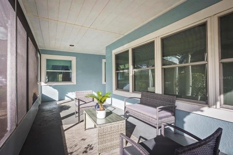 House in Seffner, Florida 4 bedrooms, 177.44 sq.m. № 2114172 - photo 8