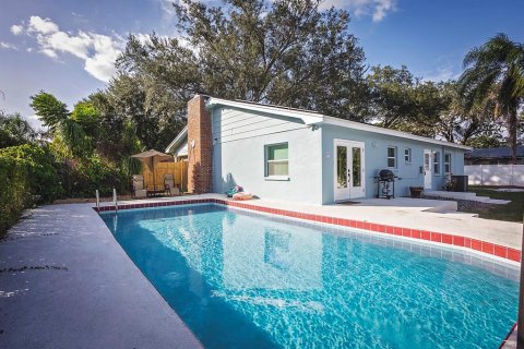 House in Seffner, Florida 4 bedrooms, 177.44 sq.m. № 2114172 - photo 6