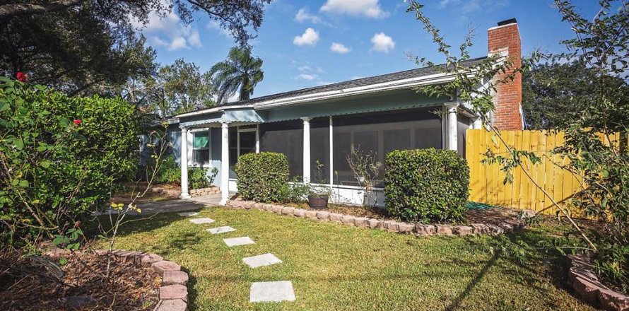 House in Seffner, Florida 4 bedrooms, 177.44 sq.m. № 2114172
