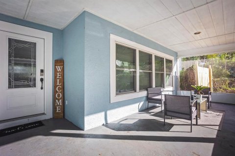 House in Seffner, Florida 4 bedrooms, 177.44 sq.m. № 2114172 - photo 7