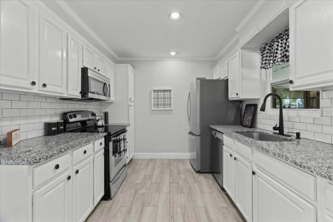 Villa ou maison à vendre à Deltona, Floride: 3 chambres, 117.52 m2 № 1884330 - photo 10
