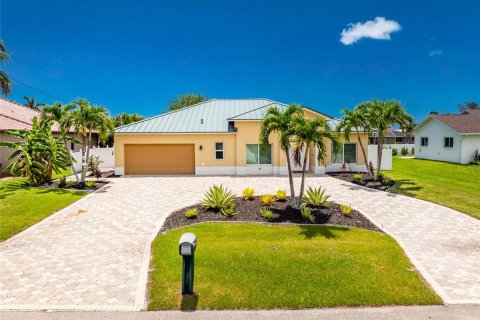 Casa en Cape Coral, Florida 3 dormitorios, 187.57 m2 № 2147963