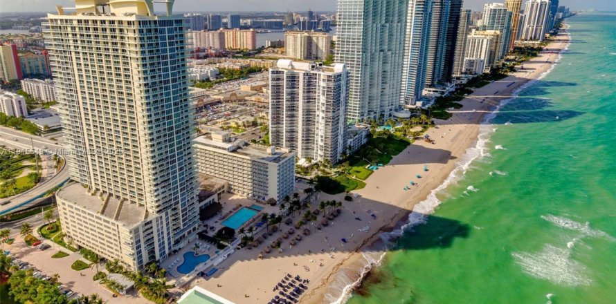 Condo in Sunny Isles Beach, Florida, 1 bedroom  № 1970749