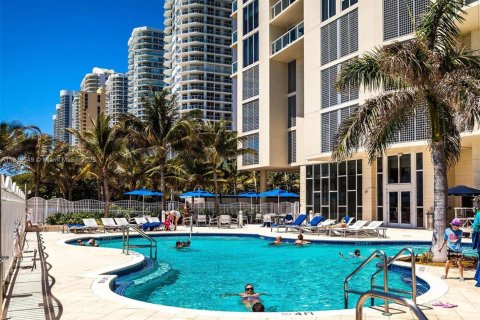 Condo in Sunny Isles Beach, Florida, 1 bedroom  № 1970749 - photo 12