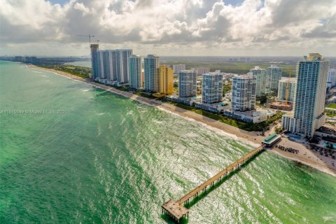 Condo in Sunny Isles Beach, Florida, 1 bedroom  № 1970749 - photo 2