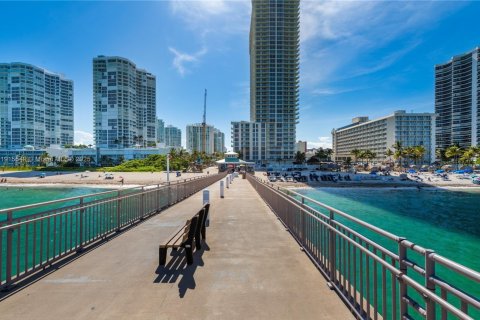 Condo in Sunny Isles Beach, Florida, 1 bedroom  № 1970749 - photo 15