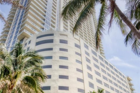 Condominio en venta en Sunny Isles Beach, Florida, 1 dormitorio, 92.9 m2 № 1970749 - foto 21