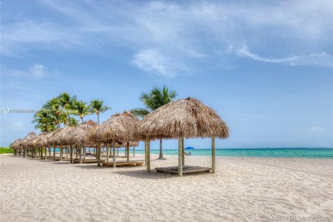 Condo in Sunny Isles Beach, Florida, 1 bedroom  № 1970749 - photo 14