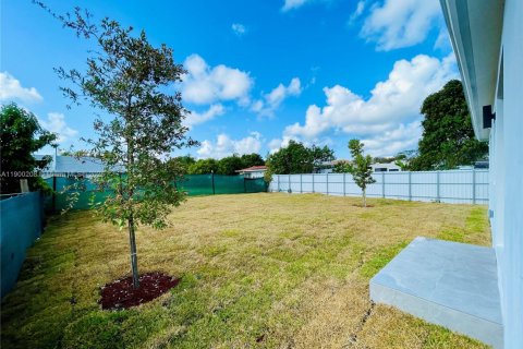 Casa en alquiler en Miami, Florida, 3 dormitorios, 167.22 m2 № 1953439 - foto 2