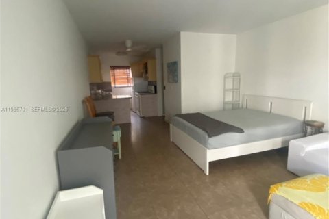 Studio à Condo à Miami Beach, Floride  № 2027359