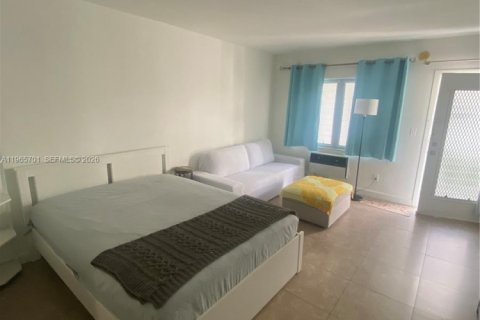 Copropriété à louer à Miami Beach, Floride: 35.3 m2 № 2027359 - photo 6