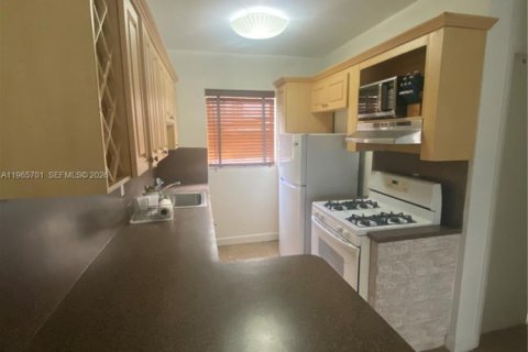 Copropriété à louer à Miami Beach, Floride: 35.3 m2 № 2027359 - photo 2