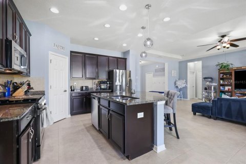 House in Fish Hawk, Florida 4 bedrooms, 207.82 sq.m. № 2216644 - photo 10