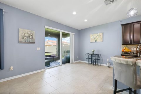 House in Fish Hawk, Florida 4 bedrooms, 207.82 sq.m. № 2216644 - photo 11