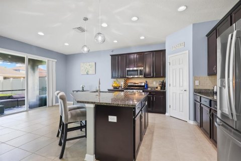 House in Fish Hawk, Florida 4 bedrooms, 207.82 sq.m. № 2216644 - photo 9