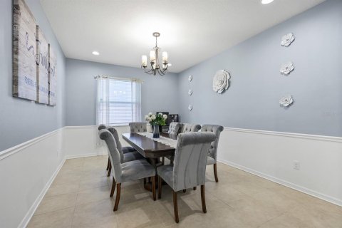 House in Fish Hawk, Florida 4 bedrooms, 207.82 sq.m. № 2216644 - photo 5