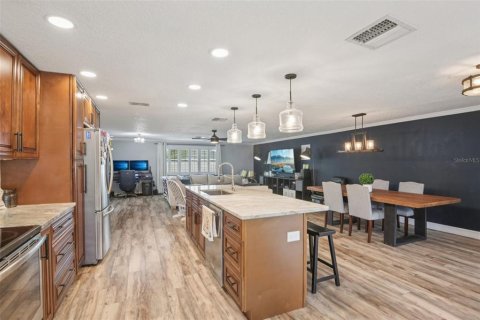 Villa ou maison à vendre à Zephyrhills, Floride: 3 chambres, 156.82 m2 № 2200785 - photo 11