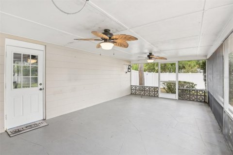 Villa ou maison à vendre à Zephyrhills, Floride: 3 chambres, 156.82 m2 № 2200785 - photo 24