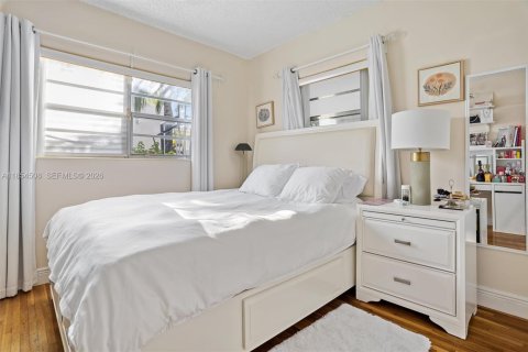 Commercial property in Miami, Florida 176.42 sq.m. № 2054074 - photo 24