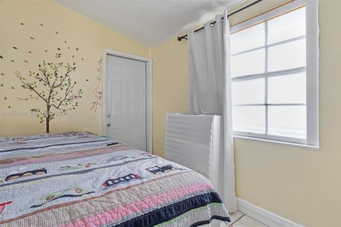 Commercial property in Miami, Florida 176.42 sq.m. № 2054074 - photo 26