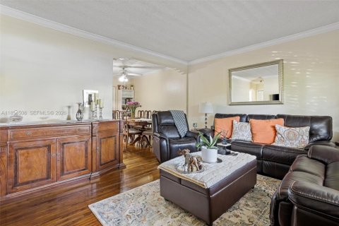 Commercial property in Miami, Florida 176.42 sq.m. № 2054074 - photo 17