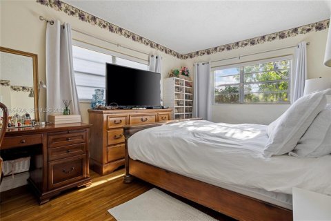 Commercial property in Miami, Florida 176.42 sq.m. № 2054074 - photo 23