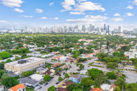 Commercial property in Miami, Florida 176.42 sq.m. № 2054074