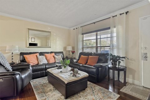 Commercial property in Miami, Florida 176.42 sq.m. № 2054074 - photo 18